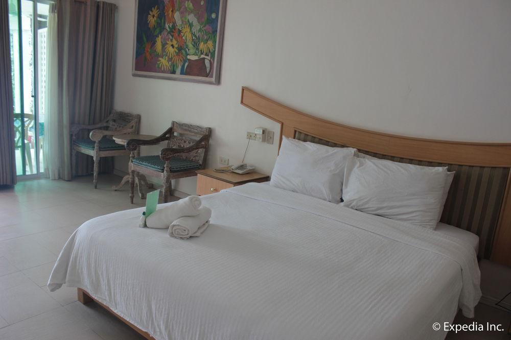 Wild Orchid Beach Resort Олонгапо Екстериор снимка